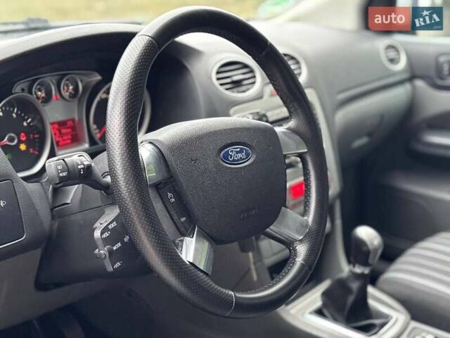 Серый Форд Фокус, объемом двигателя 1.6 л и пробегом 206 тыс. км за 5800 $, фото 23 на Automoto.ua