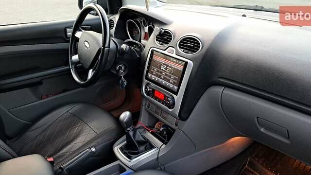 Серый Форд Фокус, объемом двигателя 1.6 л и пробегом 310 тыс. км за 6000 $, фото 1 на Automoto.ua