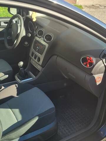 Сірий Форд Фокус, об'ємом двигуна 1.6 л та пробігом 212 тис. км за 6000 $, фото 2 на Automoto.ua