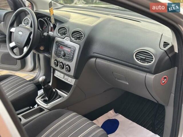 Серый Форд Фокус, объемом двигателя 1.6 л и пробегом 232 тыс. км за 6300 $, фото 24 на Automoto.ua