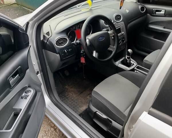 Сірий Форд Фокус, об'ємом двигуна 1.56 л та пробігом 233 тис. км за 5500 $, фото 16 на Automoto.ua