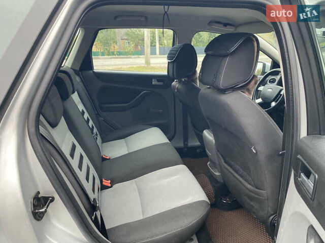 Сірий Форд Фокус, об'ємом двигуна 1.6 л та пробігом 303 тис. км за 6200 $, фото 47 на Automoto.ua