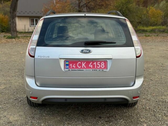 Сірий Форд Фокус, об'ємом двигуна 1.6 л та пробігом 226 тис. км за 4800 $, фото 3 на Automoto.ua
