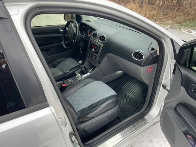 Серый Форд Фокус, объемом двигателя 1.8 л и пробегом 280 тыс. км за 5900 $, фото 13 на Automoto.ua