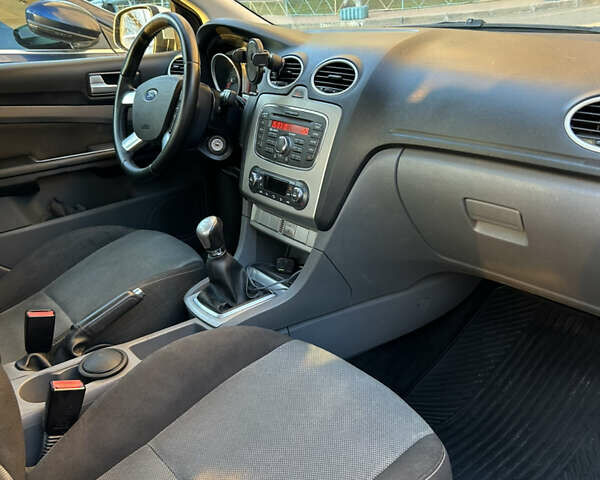 Серый Форд Фокус, объемом двигателя 1.6 л и пробегом 266 тыс. км за 5700 $, фото 12 на Automoto.ua