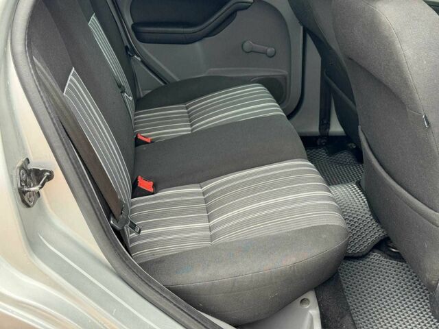 Сірий Форд Фокус, об'ємом двигуна 1.6 л та пробігом 300 тис. км за 5440 $, фото 20 на Automoto.ua