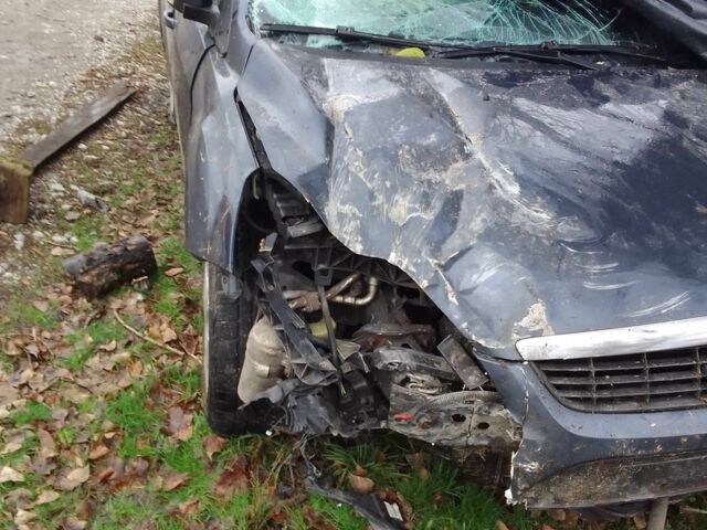 Сірий Форд Фокус, об'ємом двигуна 1.6 л та пробігом 300 тис. км за 1200 $, фото 1 на Automoto.ua