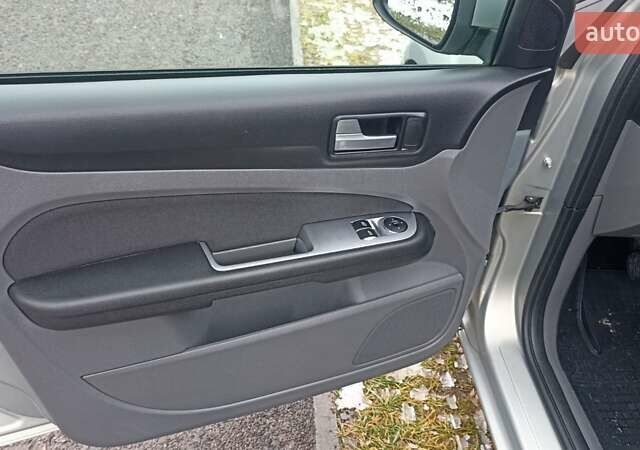 Серый Форд Фокус, объемом двигателя 1.6 л и пробегом 203 тыс. км за 5800 $, фото 18 на Automoto.ua