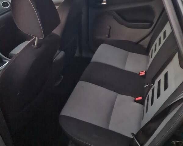 Сірий Форд Фокус, об'ємом двигуна 1.6 л та пробігом 245 тис. км за 4999 $, фото 5 на Automoto.ua