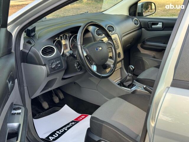 Сірий Форд Фокус, об'ємом двигуна 1.6 л та пробігом 300 тис. км за 5990 $, фото 7 на Automoto.ua