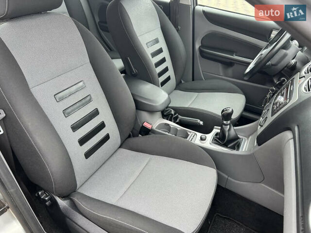 Сірий Форд Фокус, об'ємом двигуна 1.6 л та пробігом 200 тис. км за 5990 $, фото 35 на Automoto.ua