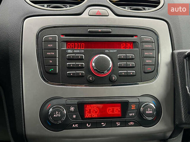 Серый Форд Фокус, объемом двигателя 1.56 л и пробегом 175 тыс. км за 5400 $, фото 13 на Automoto.ua