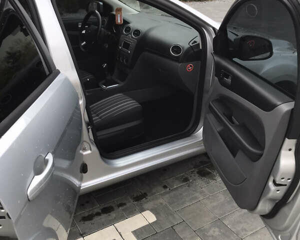 Серый Форд Фокус, объемом двигателя 1.56 л и пробегом 326 тыс. км за 5900 $, фото 7 на Automoto.ua