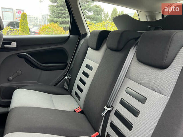 Серый Форд Фокус, объемом двигателя 1.56 л и пробегом 175 тыс. км за 5400 $, фото 18 на Automoto.ua