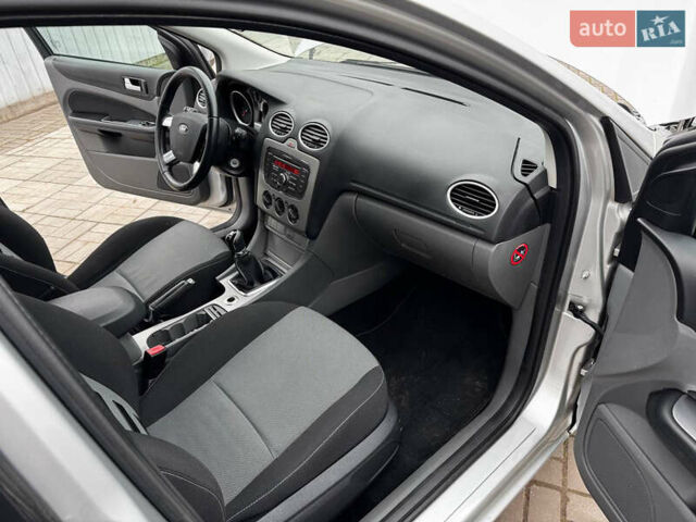 Сірий Форд Фокус, об'ємом двигуна 1.6 л та пробігом 188 тис. км за 5700 $, фото 9 на Automoto.ua