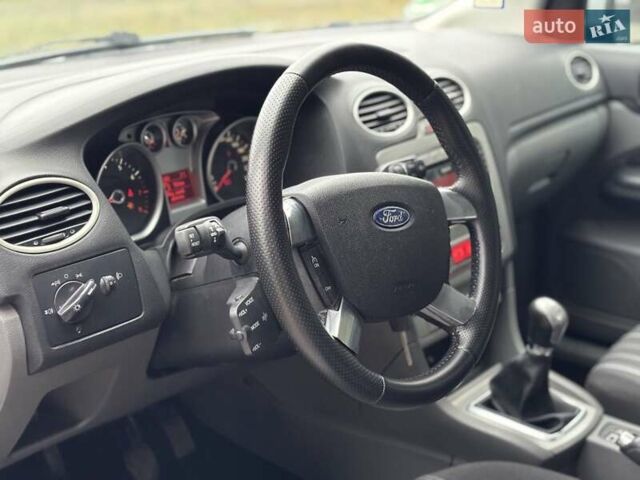 Серый Форд Фокус, объемом двигателя 1.6 л и пробегом 206 тыс. км за 5800 $, фото 15 на Automoto.ua