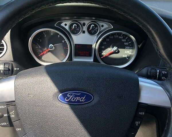 Сірий Форд Фокус, об'ємом двигуна 1.6 л та пробігом 194 тис. км за 6000 $, фото 2 на Automoto.ua