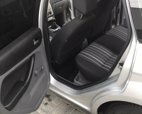 Серый Форд Фокус, объемом двигателя 1.56 л и пробегом 326 тыс. км за 5900 $, фото 12 на Automoto.ua