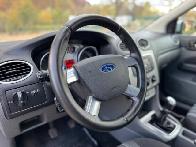 Сірий Форд Фокус, об'ємом двигуна 1.6 л та пробігом 226 тис. км за 4800 $, фото 9 на Automoto.ua