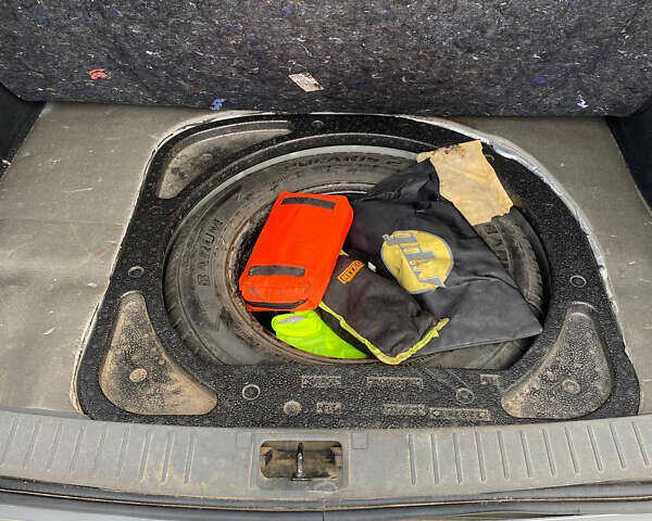 Серый Форд Фокус, объемом двигателя 1.6 л и пробегом 272 тыс. км за 6300 $, фото 22 на Automoto.ua