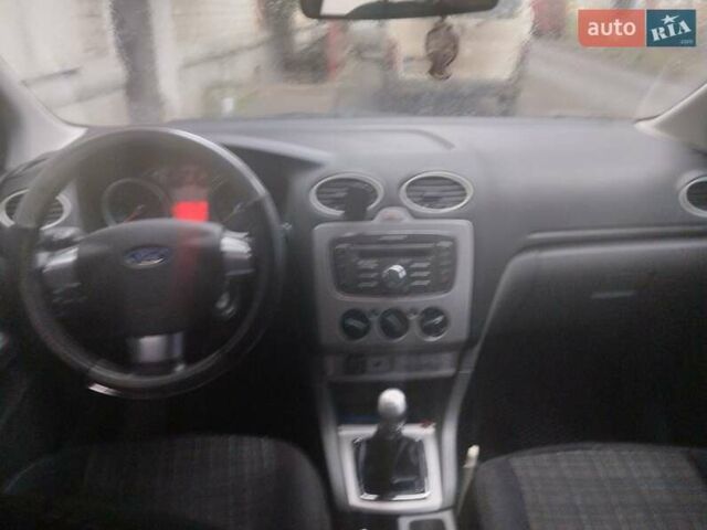 Серый Форд Фокус, объемом двигателя 1.6 л и пробегом 219 тыс. км за 6100 $, фото 4 на Automoto.ua
