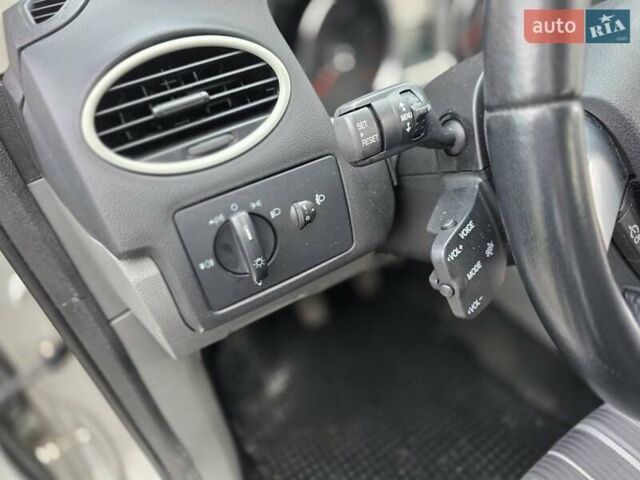 Сірий Форд Фокус, об'ємом двигуна 1.6 л та пробігом 237 тис. км за 5800 $, фото 33 на Automoto.ua