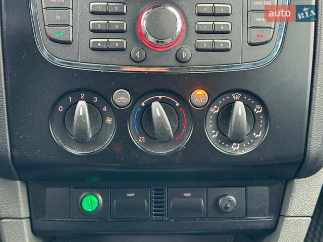 Сірий Форд Фокус, об'ємом двигуна 1.6 л та пробігом 300 тис. км за 5440 $, фото 27 на Automoto.ua