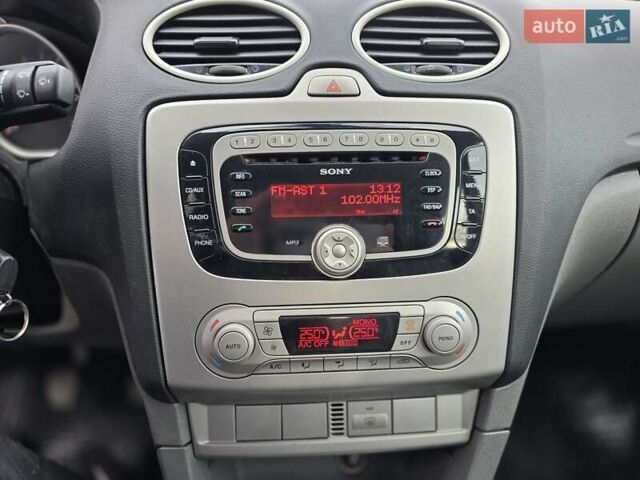 Серый Форд Фокус, объемом двигателя 1.6 л и пробегом 237 тыс. км за 5500 $, фото 10 на Automoto.ua