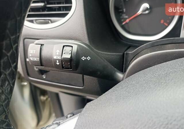 Серый Форд Фокус, объемом двигателя 1.6 л и пробегом 203 тыс. км за 5800 $, фото 17 на Automoto.ua