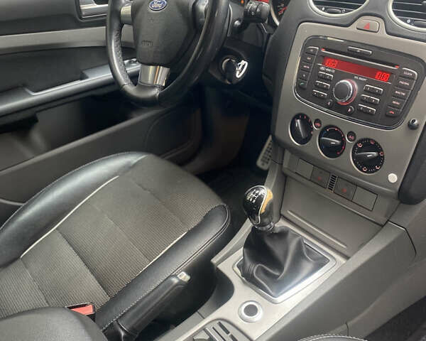 Серый Форд Фокус, объемом двигателя 1.56 л и пробегом 269 тыс. км за 5450 $, фото 6 на Automoto.ua