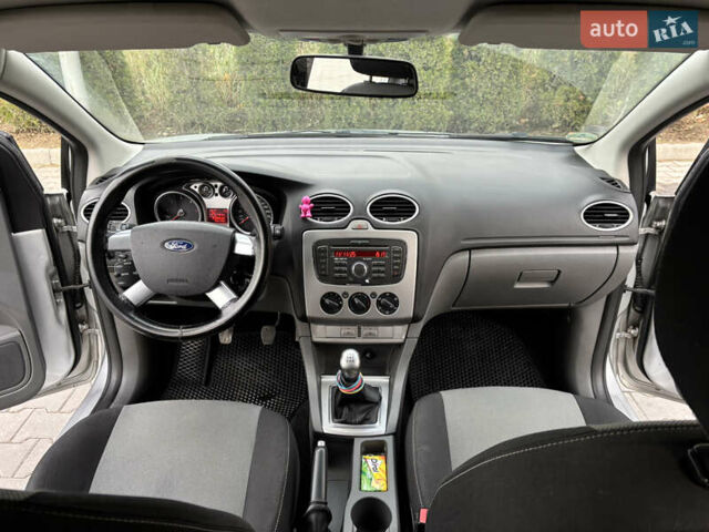 Серый Форд Фокус, объемом двигателя 1.56 л и пробегом 325 тыс. км за 5500 $, фото 12 на Automoto.ua