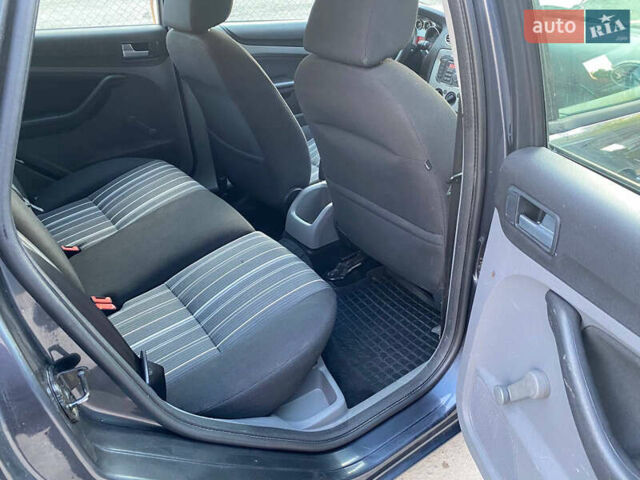 Серый Форд Фокус, объемом двигателя 1.6 л и пробегом 290 тыс. км за 6000 $, фото 13 на Automoto.ua