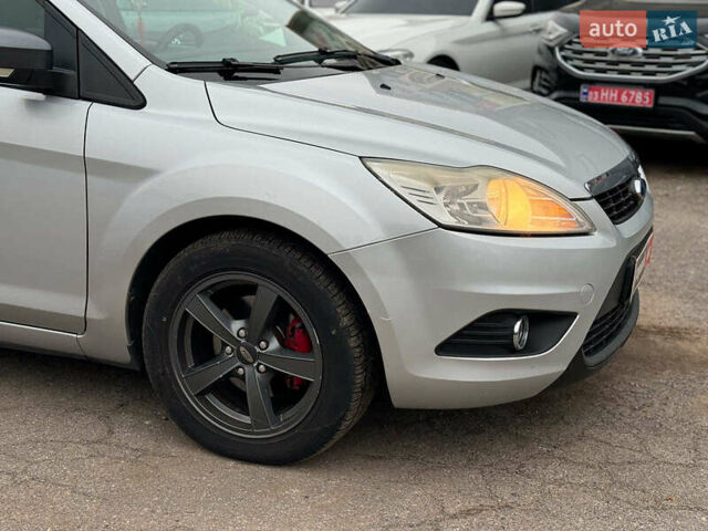 Сірий Форд Фокус, об'ємом двигуна 1.6 л та пробігом 300 тис. км за 5440 $, фото 3 на Automoto.ua