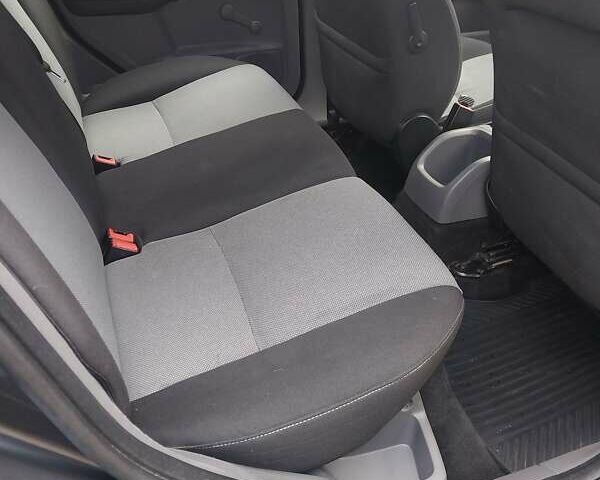 Серый Форд Фокус, объемом двигателя 1.56 л и пробегом 284 тыс. км за 4900 $, фото 6 на Automoto.ua