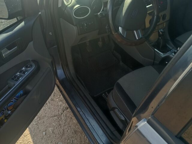 Серый Форд Фокус, объемом двигателя 1.6 л и пробегом 296 тыс. км за 5035 $, фото 6 на Automoto.ua