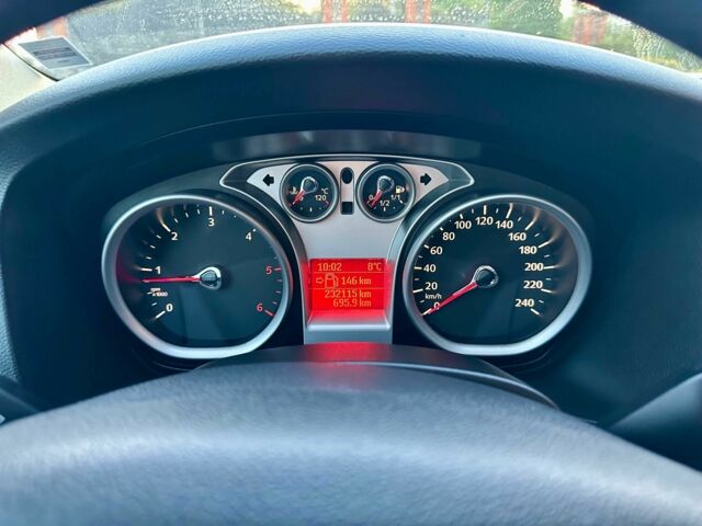 Серый Форд Фокус, объемом двигателя 1.6 л и пробегом 232 тыс. км за 6300 $, фото 8 на Automoto.ua