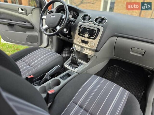 Сірий Форд Фокус, об'ємом двигуна 1.6 л та пробігом 237 тис. км за 5800 $, фото 22 на Automoto.ua