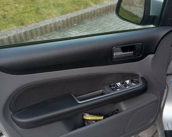 Серый Форд Фокус, объемом двигателя 1.6 л и пробегом 205 тыс. км за 6442 $, фото 8 на Automoto.ua