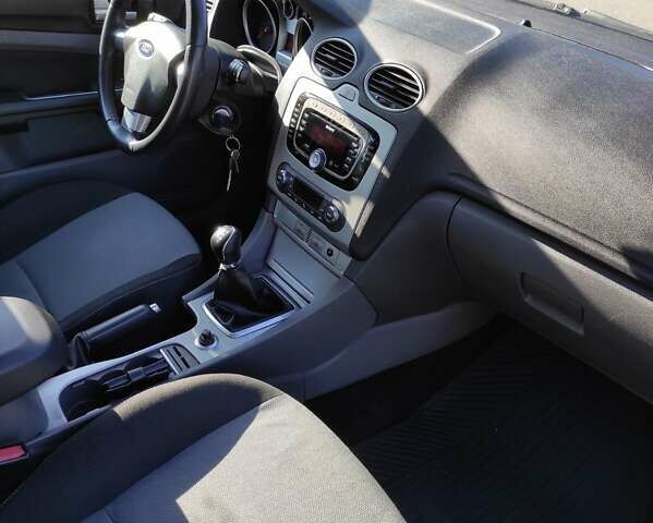 Серый Форд Фокус, объемом двигателя 1.56 л и пробегом 235 тыс. км за 5500 $, фото 9 на Automoto.ua