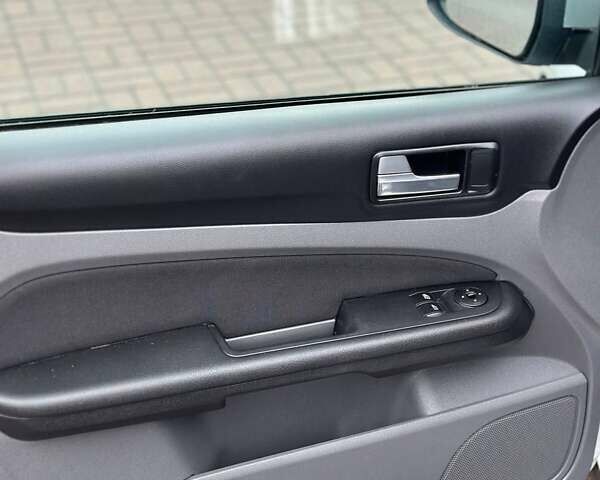 Сірий Форд Фокус, об'ємом двигуна 1.6 л та пробігом 176 тис. км за 5699 $, фото 12 на Automoto.ua