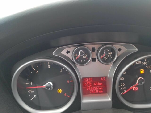 Сірий Форд Фокус, об'ємом двигуна 1.6 л та пробігом 253 тис. км за 5200 $, фото 6 на Automoto.ua