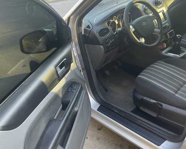 Сірий Форд Фокус, об'ємом двигуна 1.6 л та пробігом 295 тис. км за 5200 $, фото 10 на Automoto.ua