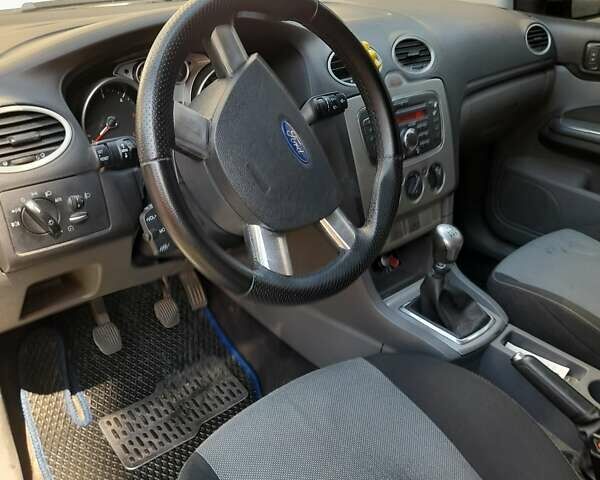 Сірий Форд Фокус, об'ємом двигуна 1.56 л та пробігом 285 тис. км за 5600 $, фото 5 на Automoto.ua