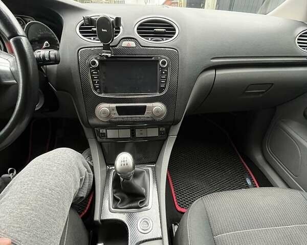 Серый Форд Фокус, объемом двигателя 1.6 л и пробегом 280 тыс. км за 6200 $, фото 12 на Automoto.ua