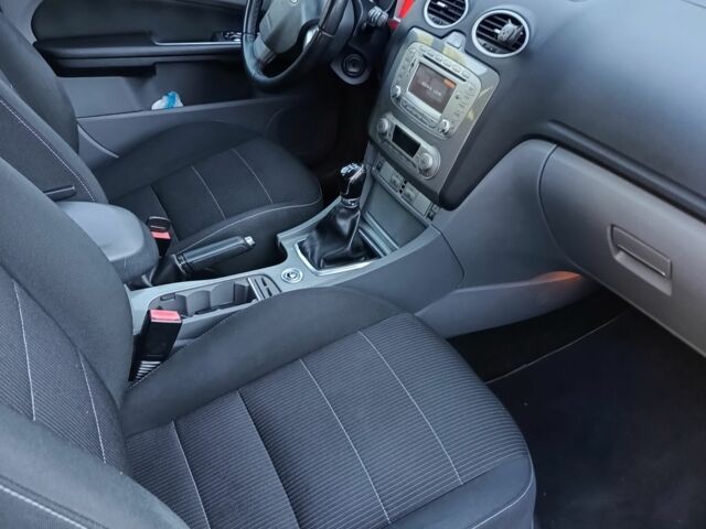 Сірий Форд Фокус, об'ємом двигуна 1.6 л та пробігом 215 тис. км за 5900 $, фото 2 на Automoto.ua