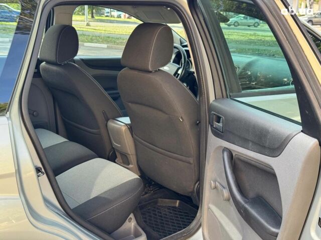 Сірий Форд Фокус, об'ємом двигуна 1.6 л та пробігом 300 тис. км за 5990 $, фото 9 на Automoto.ua