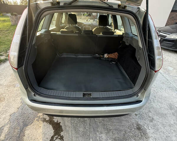 Серый Форд Фокус, объемом двигателя 1.6 л и пробегом 230 тыс. км за 4650 $, фото 5 на Automoto.ua