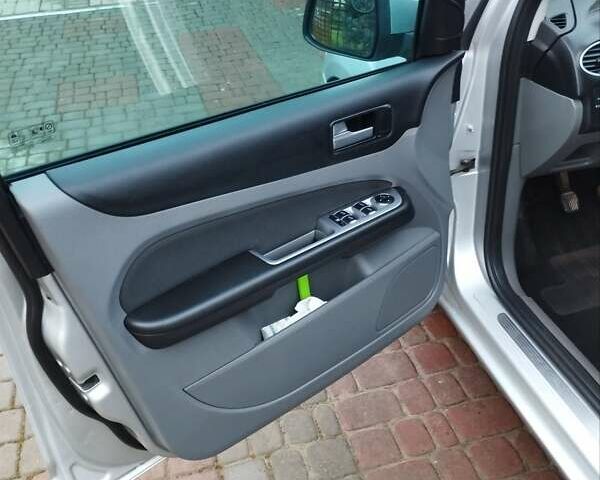 Сірий Форд Фокус, об'ємом двигуна 1.56 л та пробігом 292 тис. км за 6400 $, фото 3 на Automoto.ua