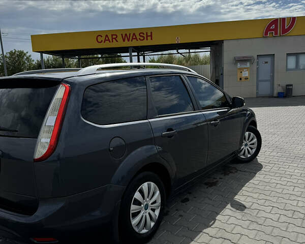 Серый Форд Фокус, объемом двигателя 1.6 л и пробегом 249 тыс. км за 5600 $, фото 3 на Automoto.ua