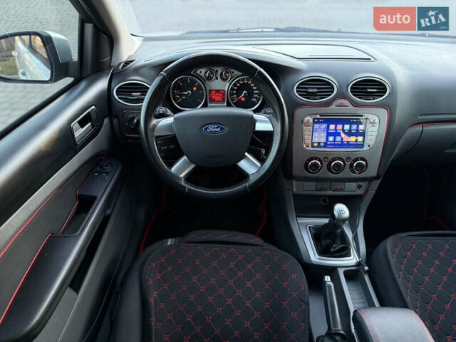 Серый Форд Фокус, объемом двигателя 1.8 л и пробегом 266 тыс. км за 5300 $, фото 12 на Automoto.ua